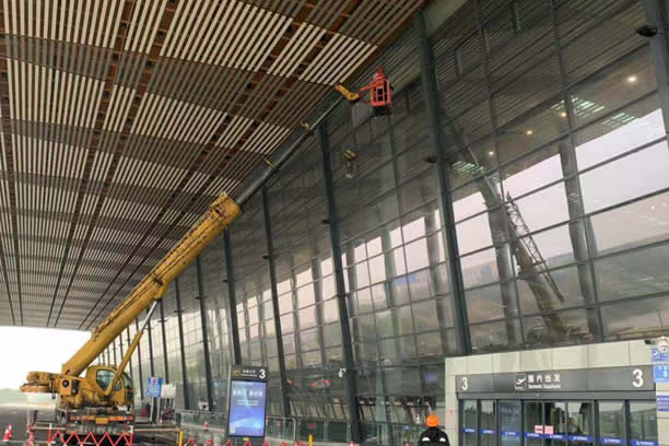 黄梅玻璃幕墙维护和保养